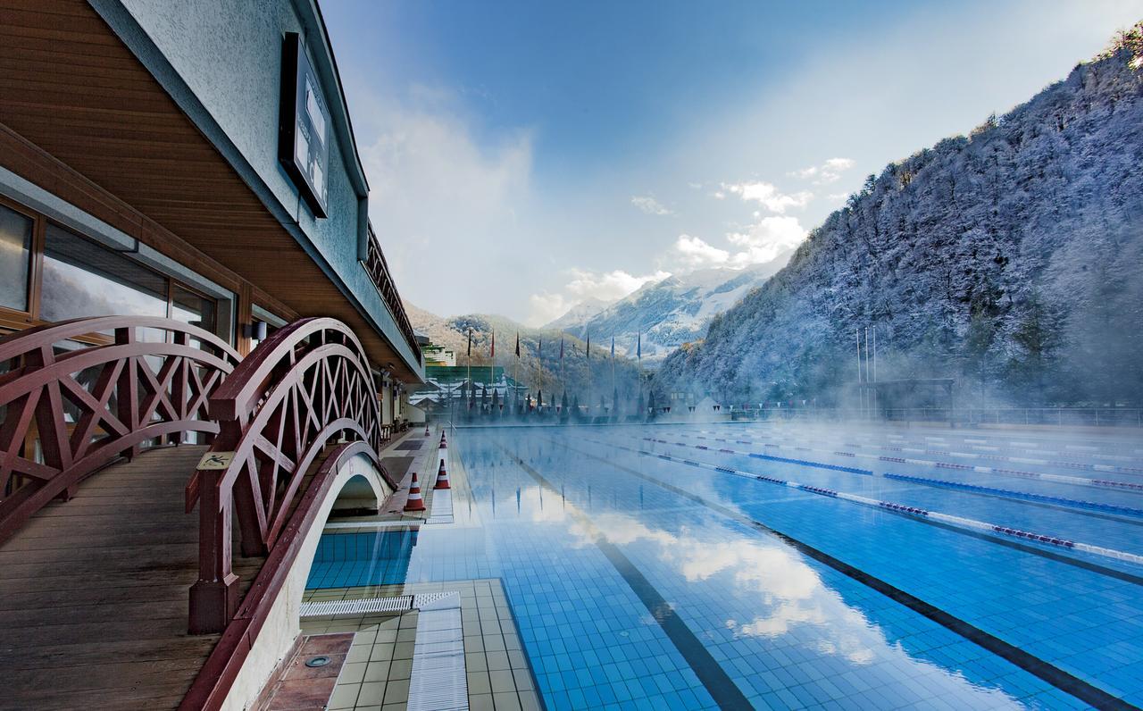 Grand Hotel Polyana Esto-Sadok Zewnętrze zdjęcie The swimming pool